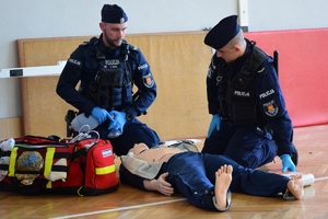 Policjanci podczas konkursu na auli Oddziału Prewencji Policji w Rzeszowie