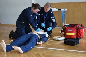 Policjanci podczas konkursu na auli Oddziału Prewencji Policji w Rzeszowie