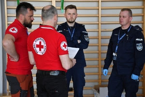 Policjanci podczas konkursu na auli Oddziału Prewencji Policji w Rzeszowie