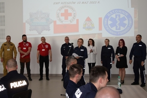 Policjanci podczas konkursu na auli Oddziału Prewencji Policji w Rzeszowie