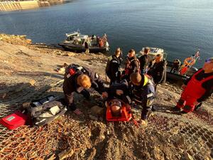 Policyjni wodniacy podczas doskonalenia umiejętności