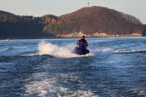 Policyjni wodniacy podczas doskonalenia umiejętności