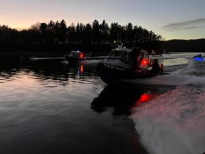 Policyjni wodniacy podczas doskonalenia umiejętności