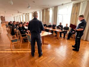 Policyjni wodniacy podczas doskonalenia umiejętności