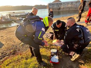 Policyjni wodniacy podczas doskonalenia umiejętności