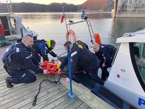 Policyjni wodniacy podczas doskonalenia umiejętności