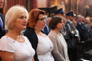 Wielkopolscy policjanci i pracownicy Policji podczas obchodów 100. rocznicy powstania Policji Państwowej