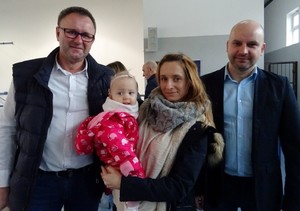 Pola z mamą oraz z Komendantem Powiatowym Policji w Piszu oraz z Burmistrzem Rucianego-Nidy