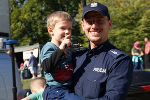 Policjant dzielnicowy z synem