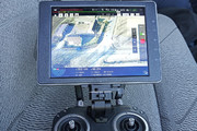 Monitor i kontroler drona uczestniczącego w policyjnych działaniach