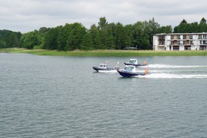 Policyjne łódki na wodzie