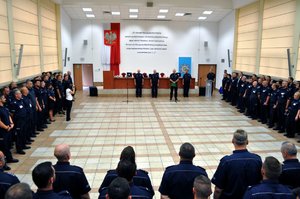 Policjanci podczas uroczystego zakończenia wojewódzkich eliminacji do Ogólnopolskich Zawodów Policjantów Prewencji Turniej Par Patrolowych „Patrol Roku 2019”