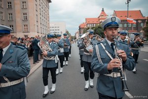 Orkiestra Komendy Wojewódzkiej Policji w Katowicach podczas pokazu musztry