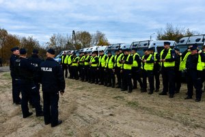Policjanci podczas ćwiczeń Przejazd 2019.