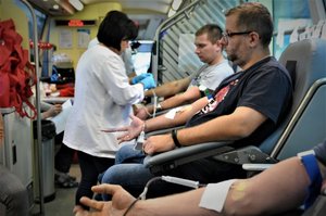 Akcja honorowej zbiórki krwi pod katowicką komendą wojewódzką policji