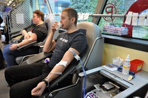 Akcja honorowej zbiórki krwi pod katowicką komendą wojewódzką policji