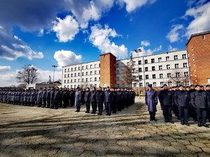 Policjanci na placu apelowym Oddziału Prewencji Policji w Katowicach.