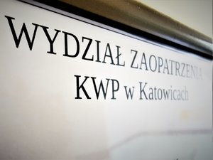 Szyld Wydziału Zaopatrzenia KWP w Katowicach