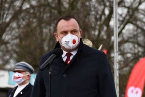 Marszałek Województwa Śląskiego Jakub Chełstowski podczas przemówienia.