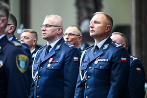 kolorowe zdjęcie policjantów korpusu oficerów starszych
