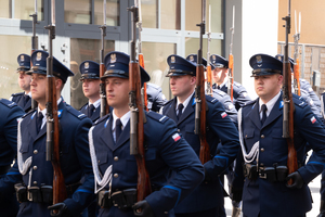 kolorowe zdjęcia policjantów kompani honorowej