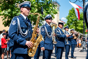 kolorowe zdjęcie policjantów Orkiestry Komendy Wojewódzkiej Policji w Katowicach