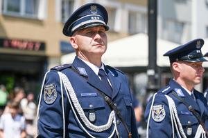 kolorowe zdjęcie Oficera Policji Kompani Honorowej