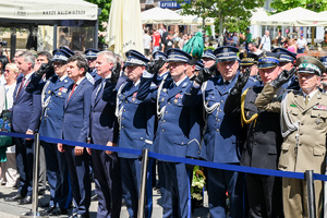 kolorowe zdjęcie gości honorowych obchodów Święta Policji