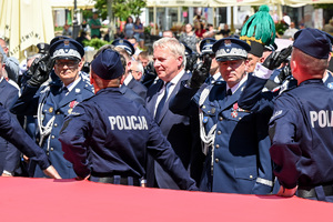 kolorowe zdjęcie gości honorowych obchodów Święta Policji