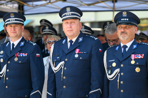 kolorowe zdjęcie gości honorowych obchodów Święta Policji