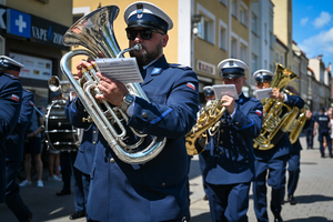 kolorowe zdjęcie policjantów Orkiestry Komendy Wojewódzkiej Policji