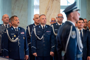Zdjęcie policjantów stojących obok siebie