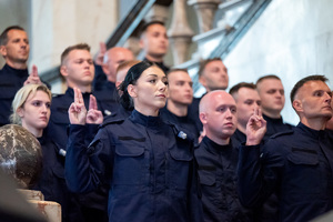 Zdjęcie ślubujących policjantów