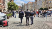 Wspólny patrol policjantów z Włoch i Polski na ul. Długiej w Gdańsku