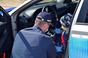 Policjant z wizytą u dziecka