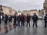 Funkcjonariusze podczas niedzielnych działań w Krakowie