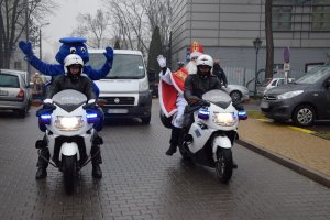 Mikołaj z Inspektorem Wawelkiem na policyjnych motocyklach.