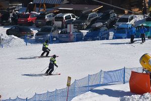 policjanci na nartach