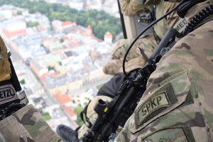 stare miasto widziane z pokładu śmigłowca