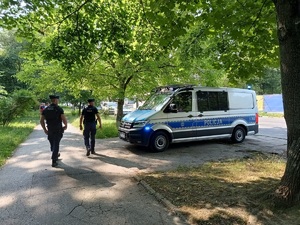 patrol oddziału prewenci w krakowie  podczas patrolu