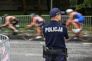 policjant podczas zabezpieczenia Igrzysk Europejskich
