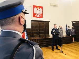 Komendant Wojewódzki Policji we Wrocławiu przemawia podczas uroczystości