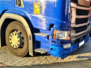 Uszkodzony pojazd ciężarowy