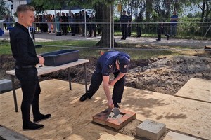 Uroczystości związane z wmurowaniem aktu erekcyjnego pod budowę Posterunku Policji w Domaniowie
