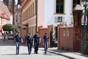 Wspólne polsko-włoskie patrole policyjne podczas patrolowania Wrocławia