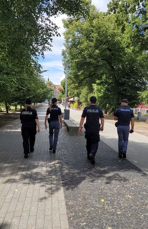 Policjanci podczas patrolu pieszego