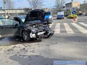 roztrzaskane auto po wypadku i pościgu