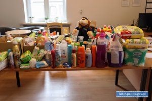 artykuły chemiczne i zabawki przekazane dla Domu Dziecka
