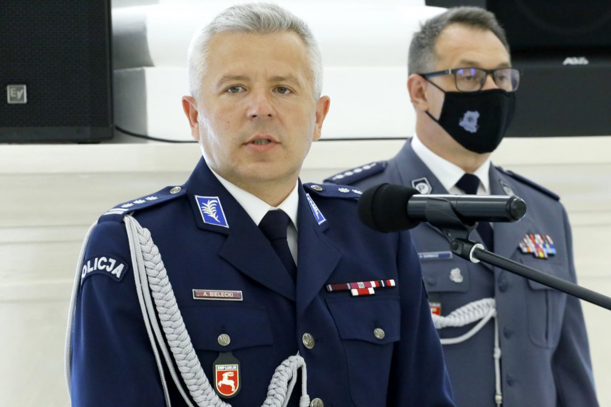 Komendant Wojewódzki Policji w Lublinie składa grarulacje funkcjonariuszom policji.