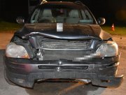 uszkodzony samochód na miejscu wypadku